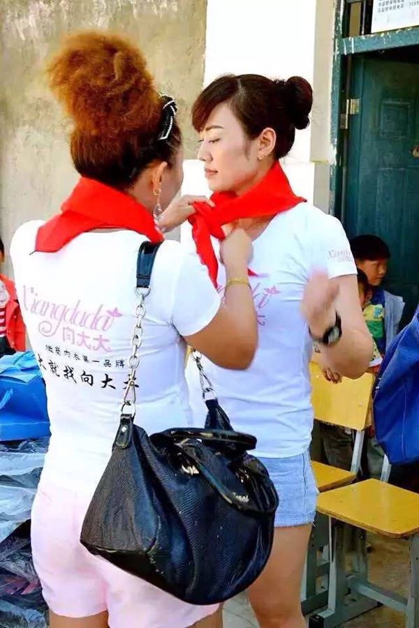 向大大愛心公益走進山區
